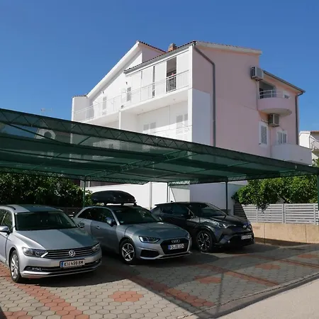 Apartment House Juric Primosten