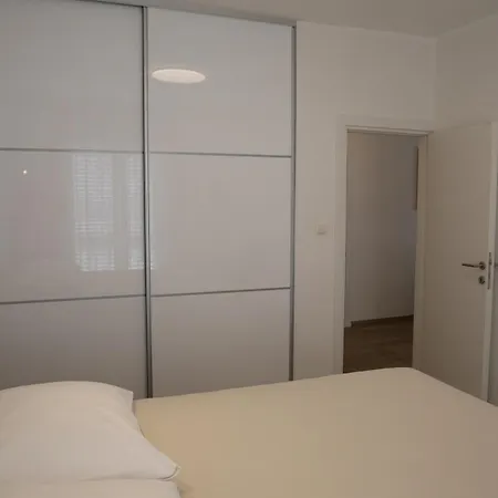 House Juric Апартаменты Примоштен